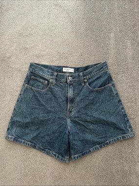Loose short high rise